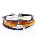 bracelet en cuirs et metal argenté.